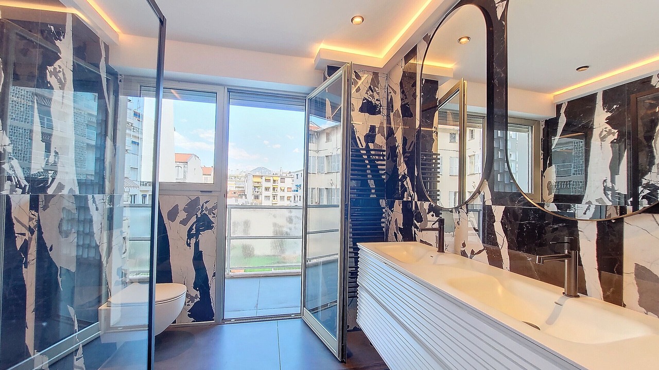 Photo of Bathroom in Carre d'Or