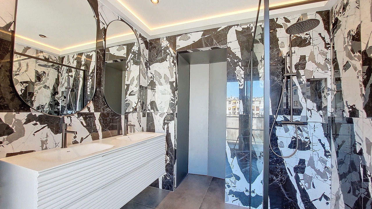 Photo of Bathroom in Carre d'Or