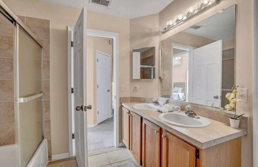 Photo of Bathroom in Lindfields