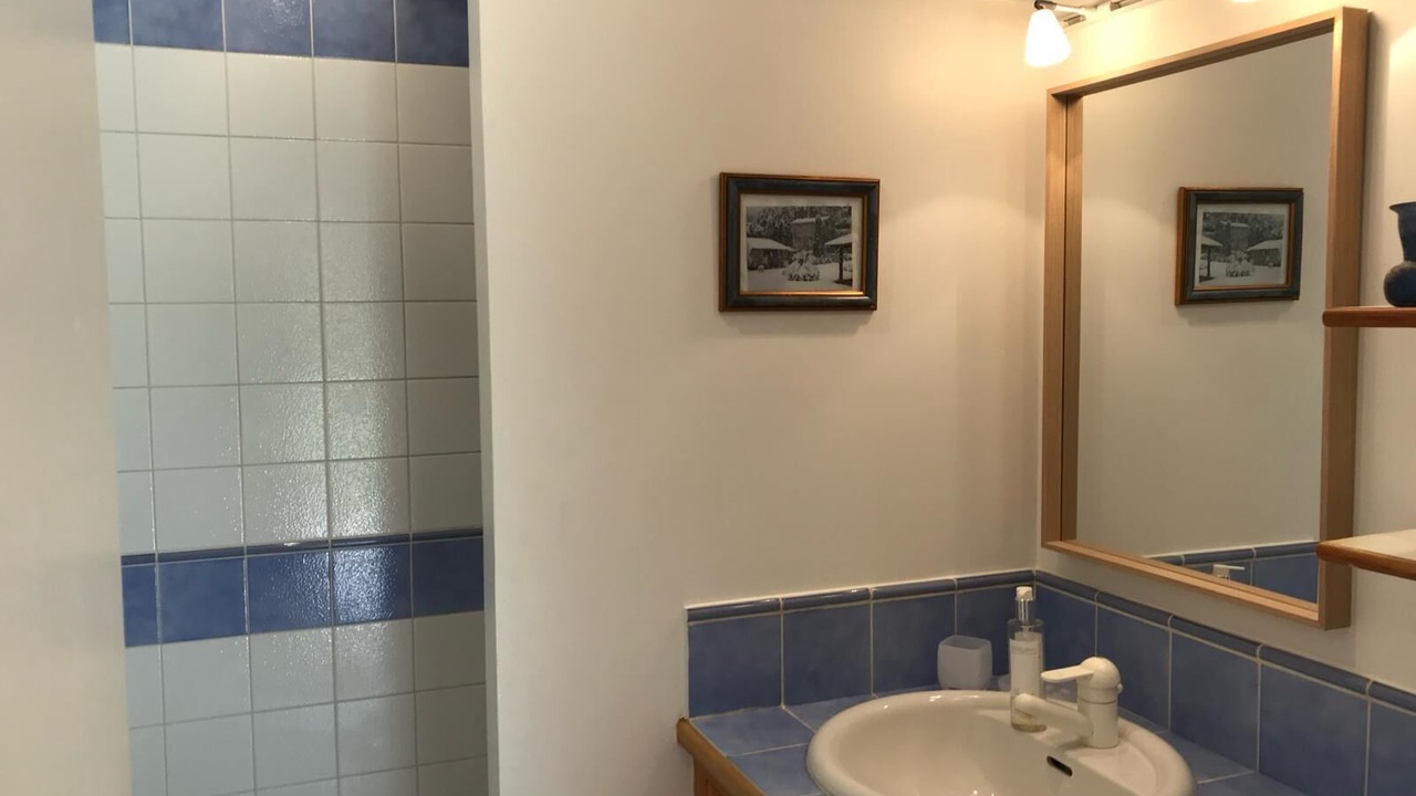 Photo of Bathroom in Contes