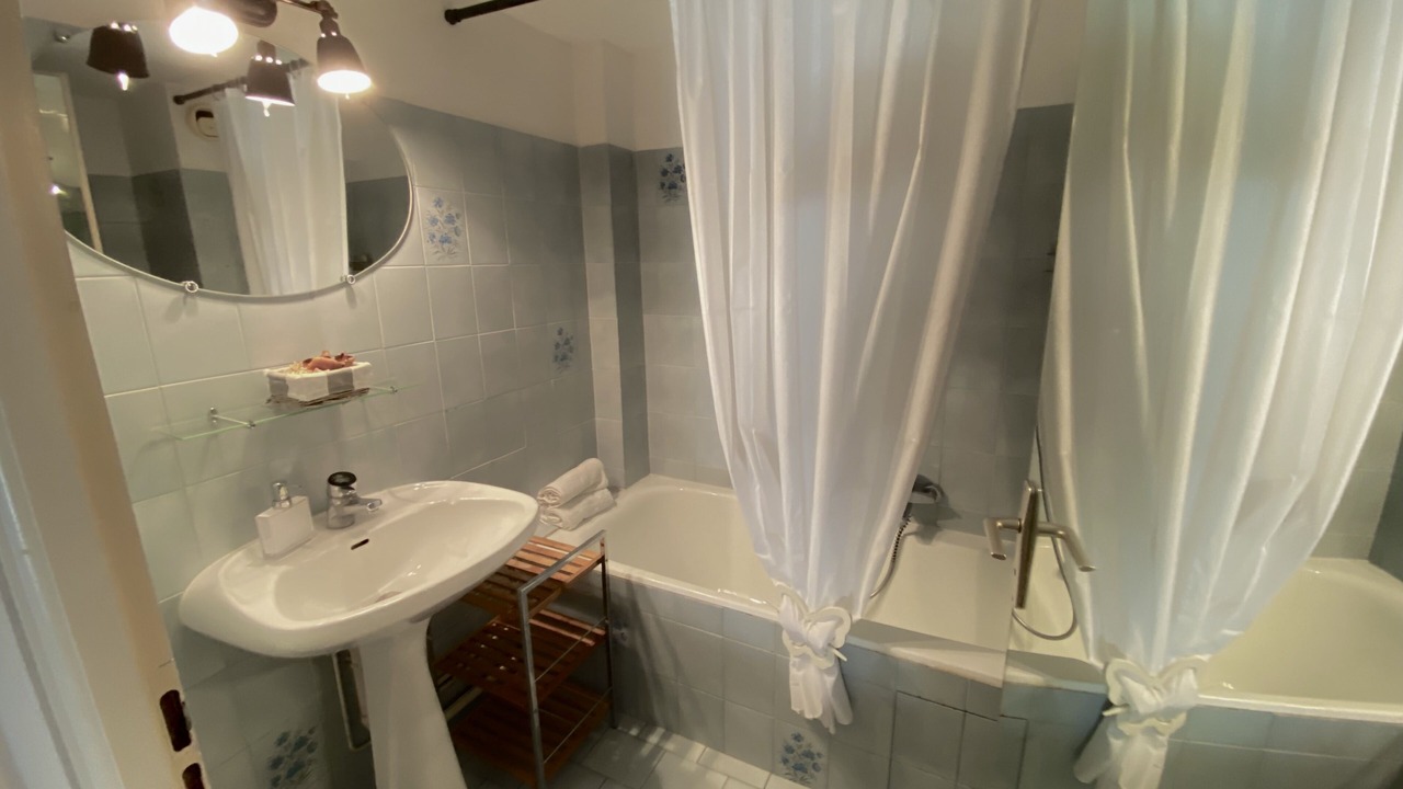 Photo of Bathroom in Cannes