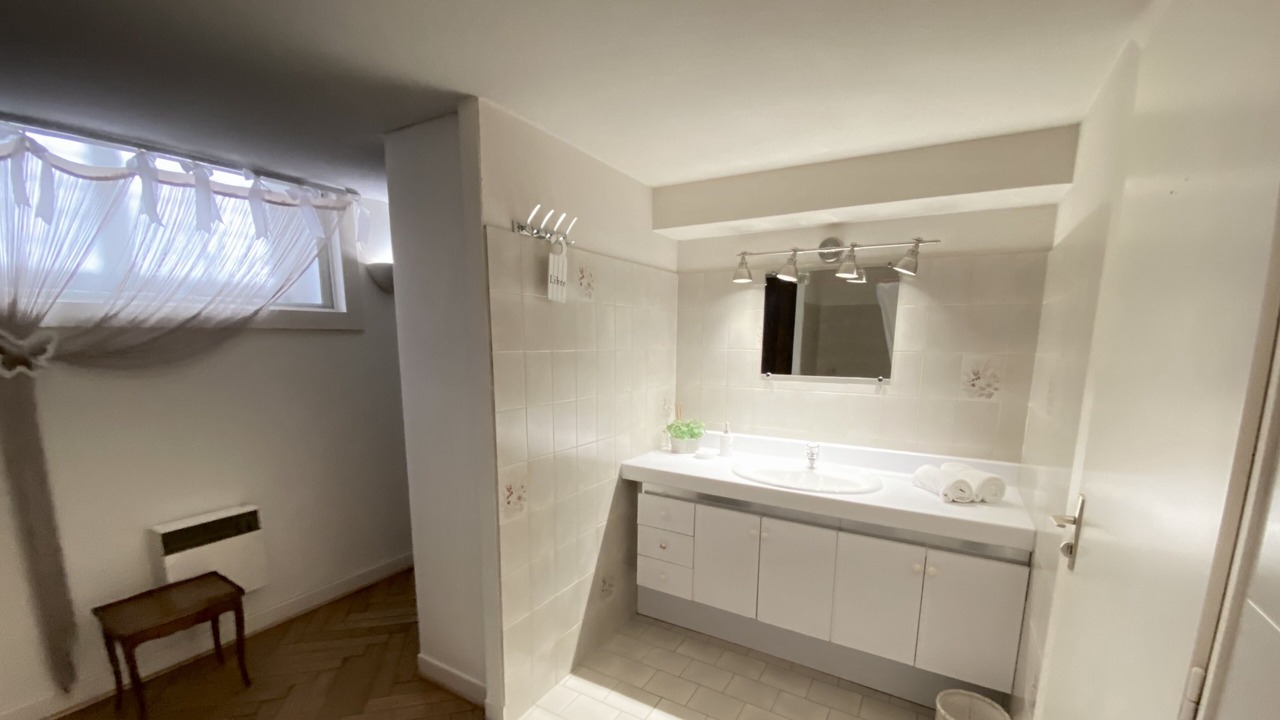 Photo of Bathroom in Cannes