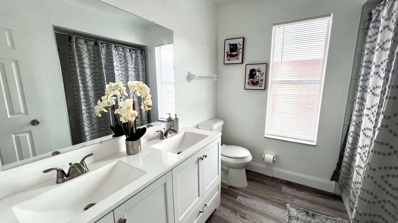 Photo of Bathroom in Buena Ventura Lakes