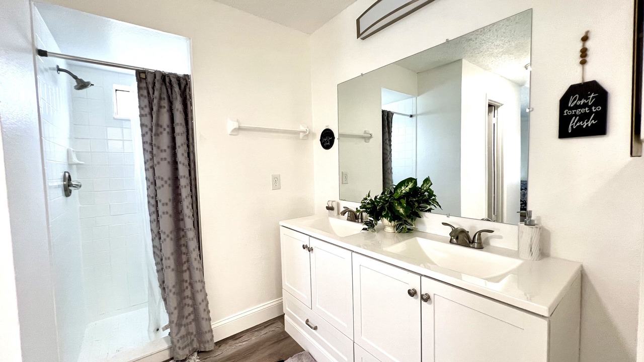 Photo of Bathroom in Buena Ventura Lakes