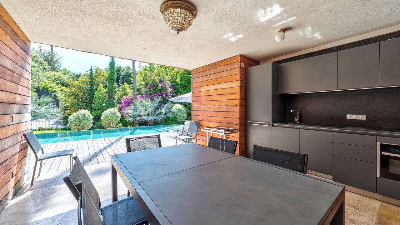 Photo of Outdoor in California - Pezou