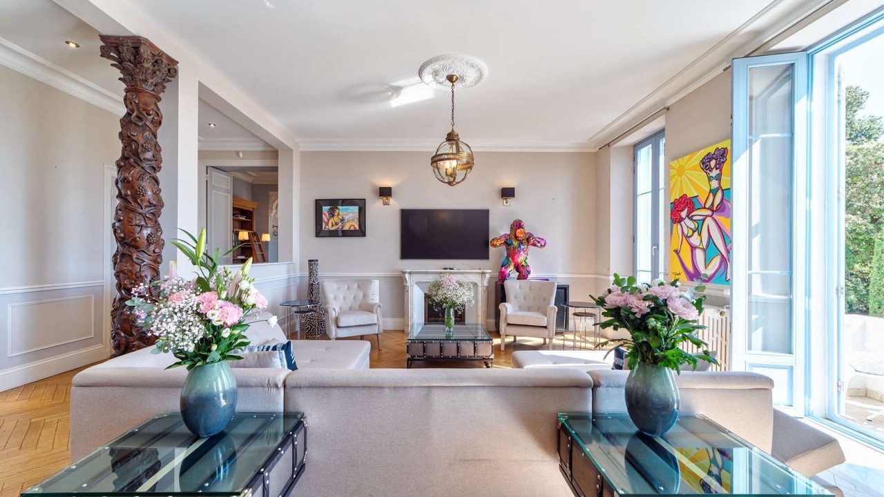 Photo of Livingroom in California - Pezou