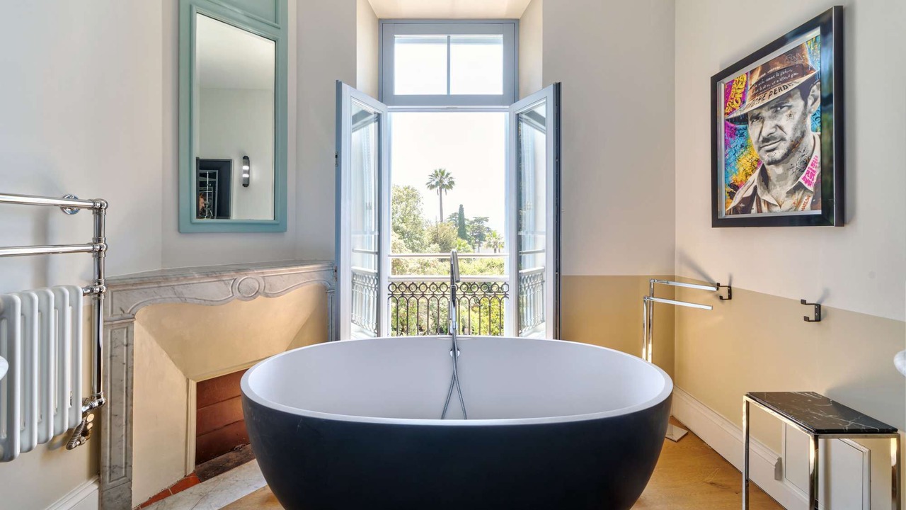Photo of Bathroom in California - Pezou