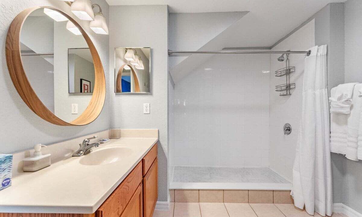 Photo of Bathroom in Venetian Bay Villages