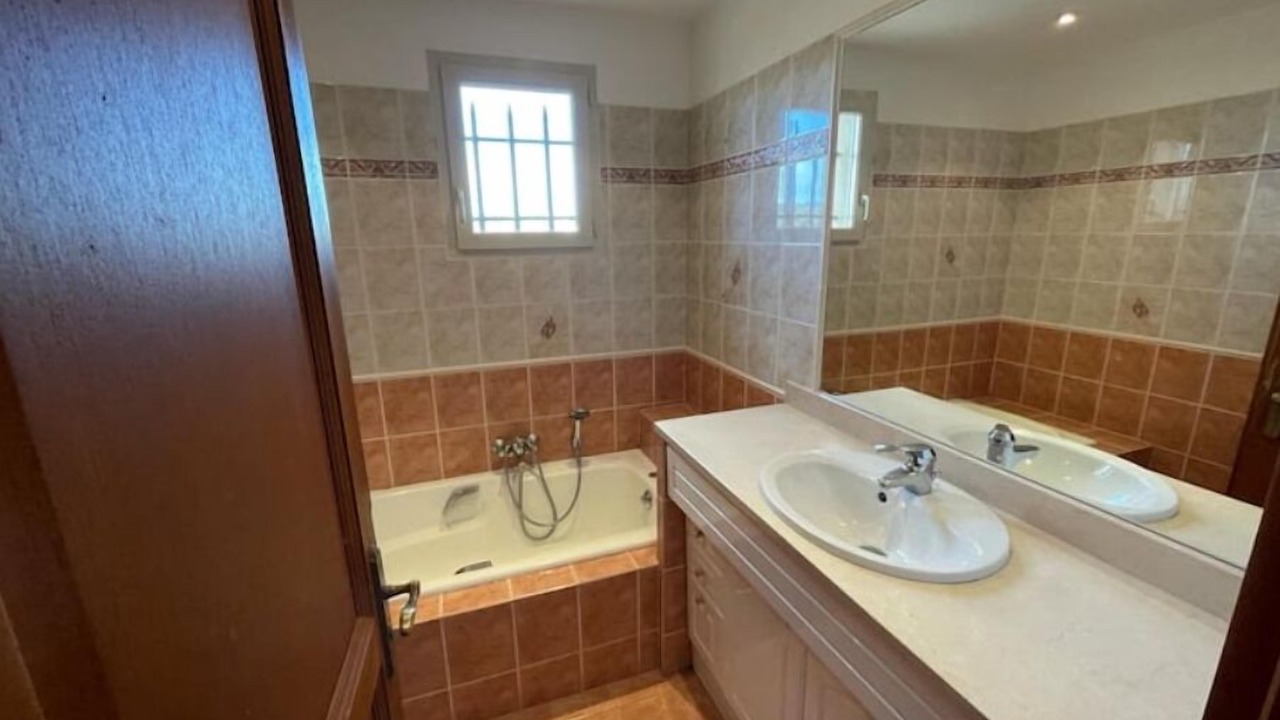 Photo of Bathroom in Biot