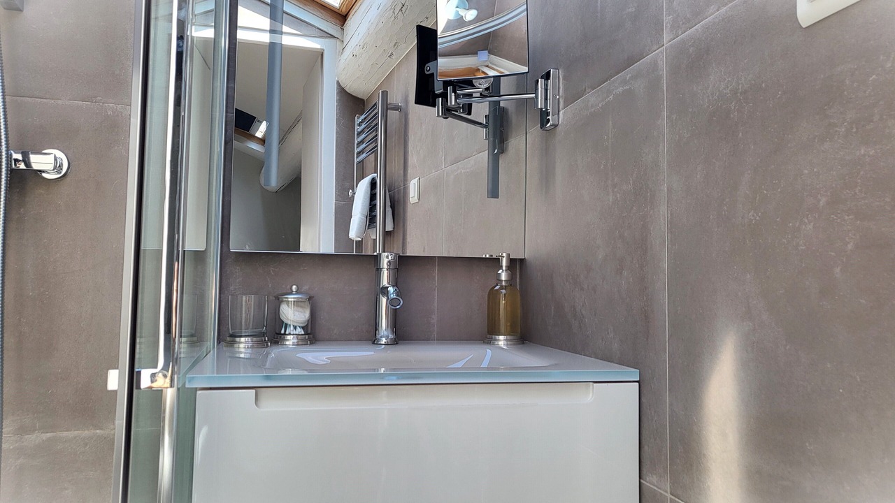 Photo of Bathroom in Cannes City Centre