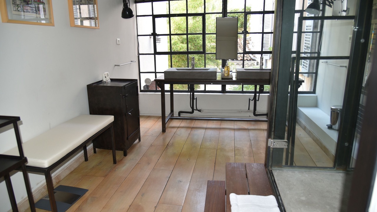 Photo of Bathroom in Cannes City Centre
