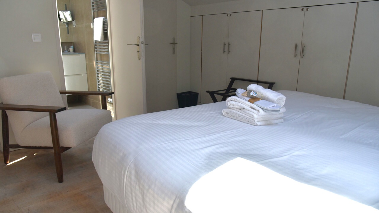 Photo of Bedroom in Cannes City Centre