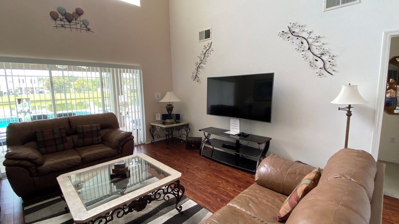 Photo of Livingroom in Crescent Lakes
