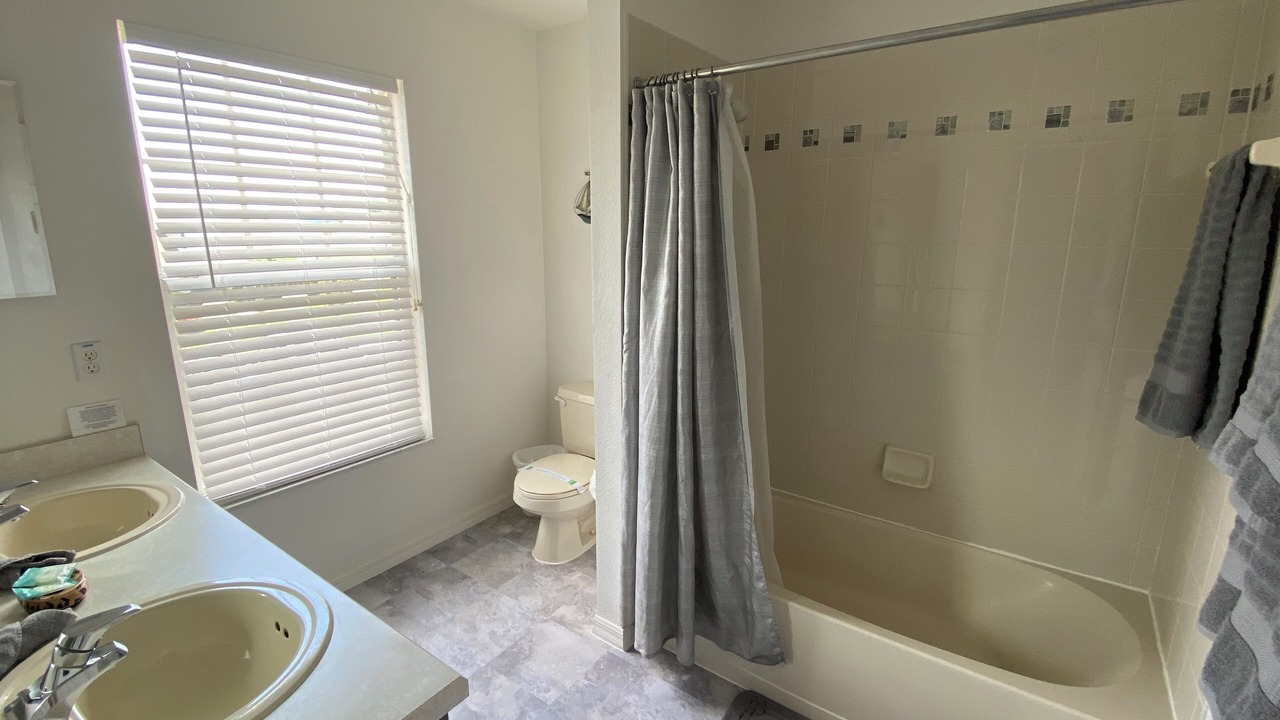 Photo of Bathroom in Crescent Lakes