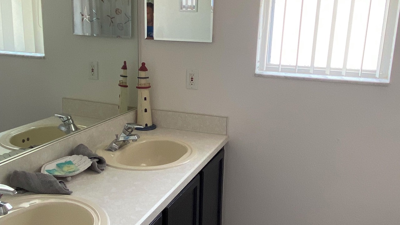 Photo of Bathroom in Crescent Lakes