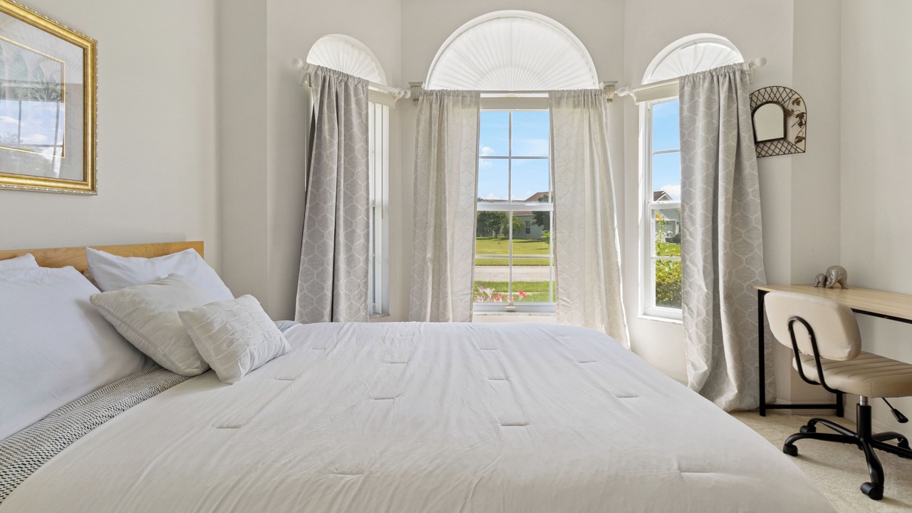 Photo of Bedroom in Crescent Lakes