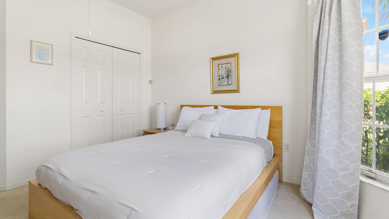 Photo of Bedroom in Crescent Lakes