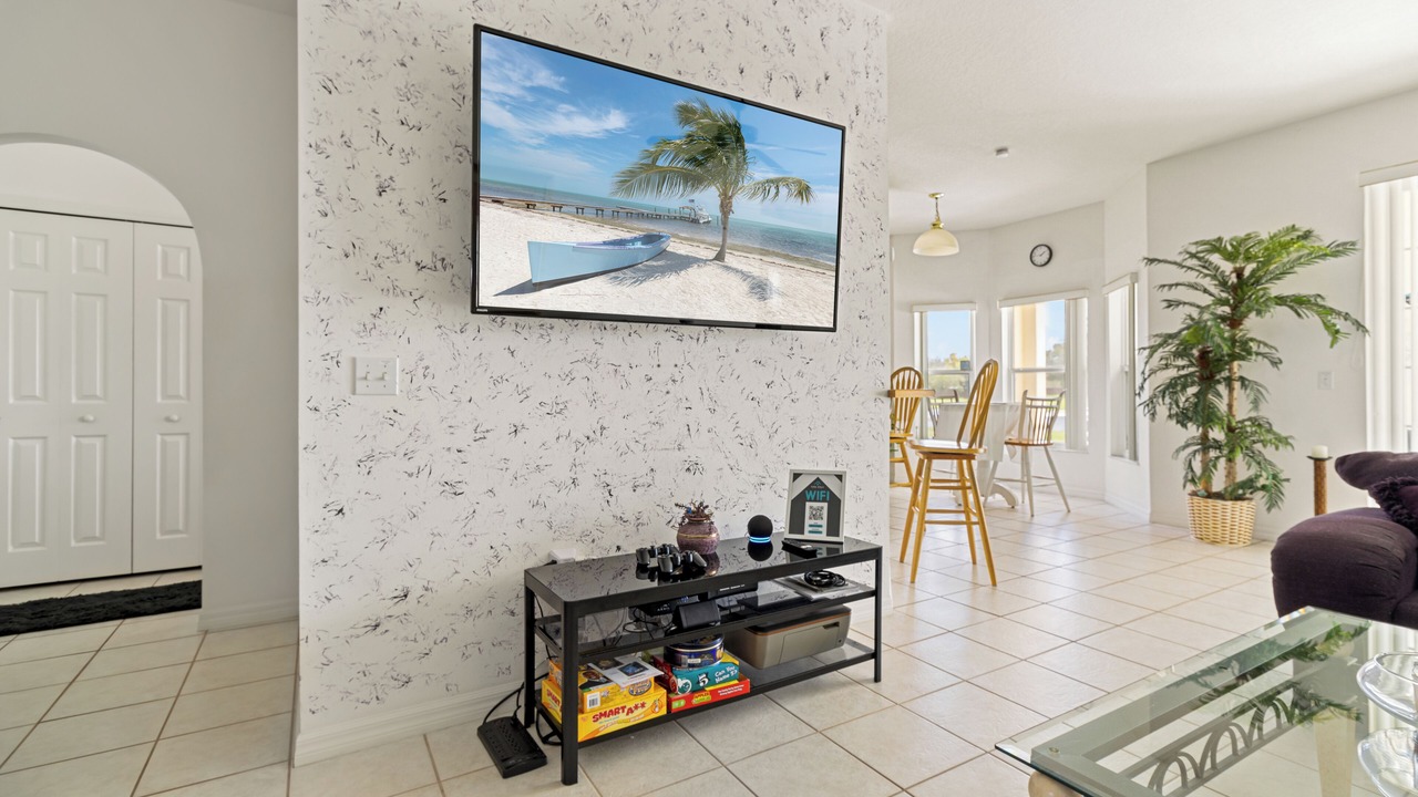 Photo of Livingroom in Crescent Lakes