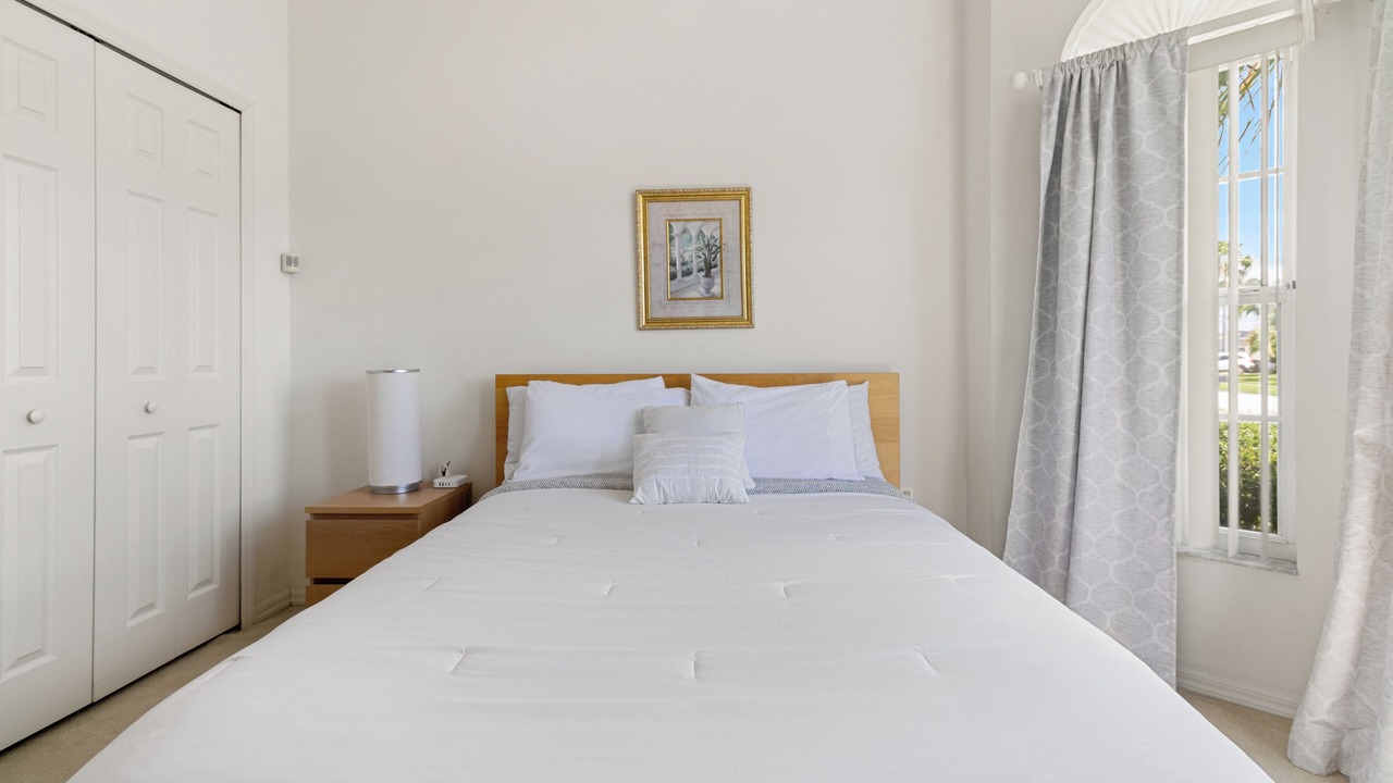Photo of Bedroom in Crescent Lakes