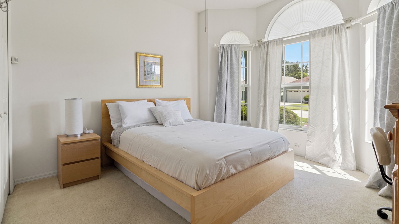 Photo of Bedroom in Crescent Lakes