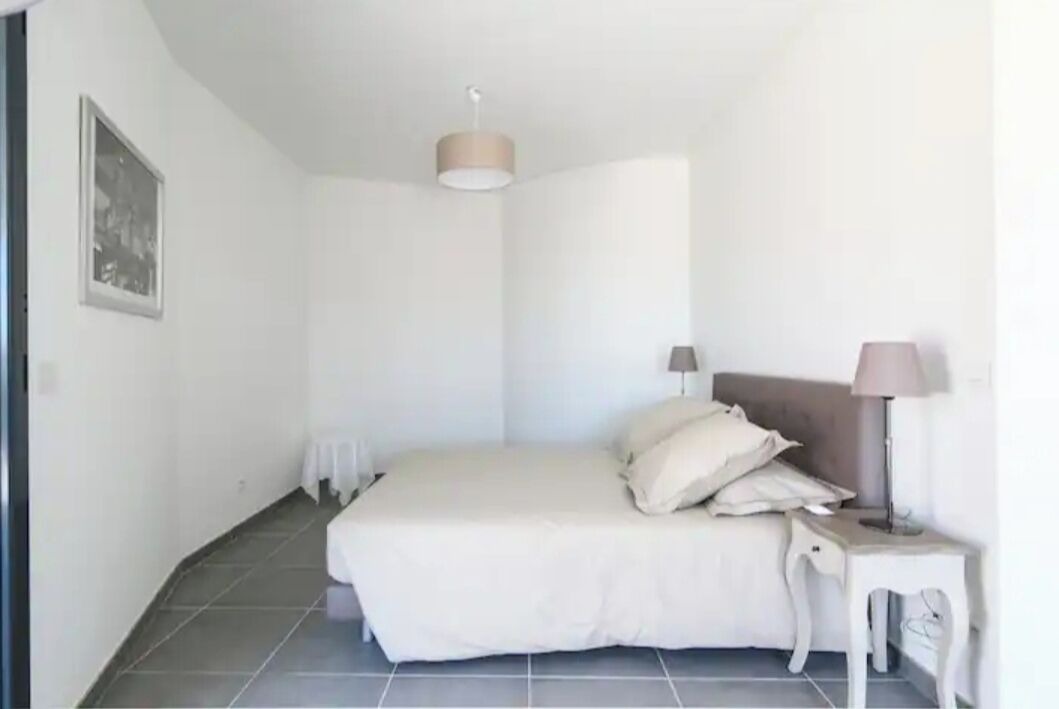 Photo of Bedroom in Prado - Republique