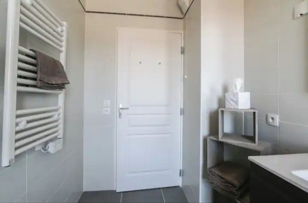 Photo of Bathroom in Prado - Republique