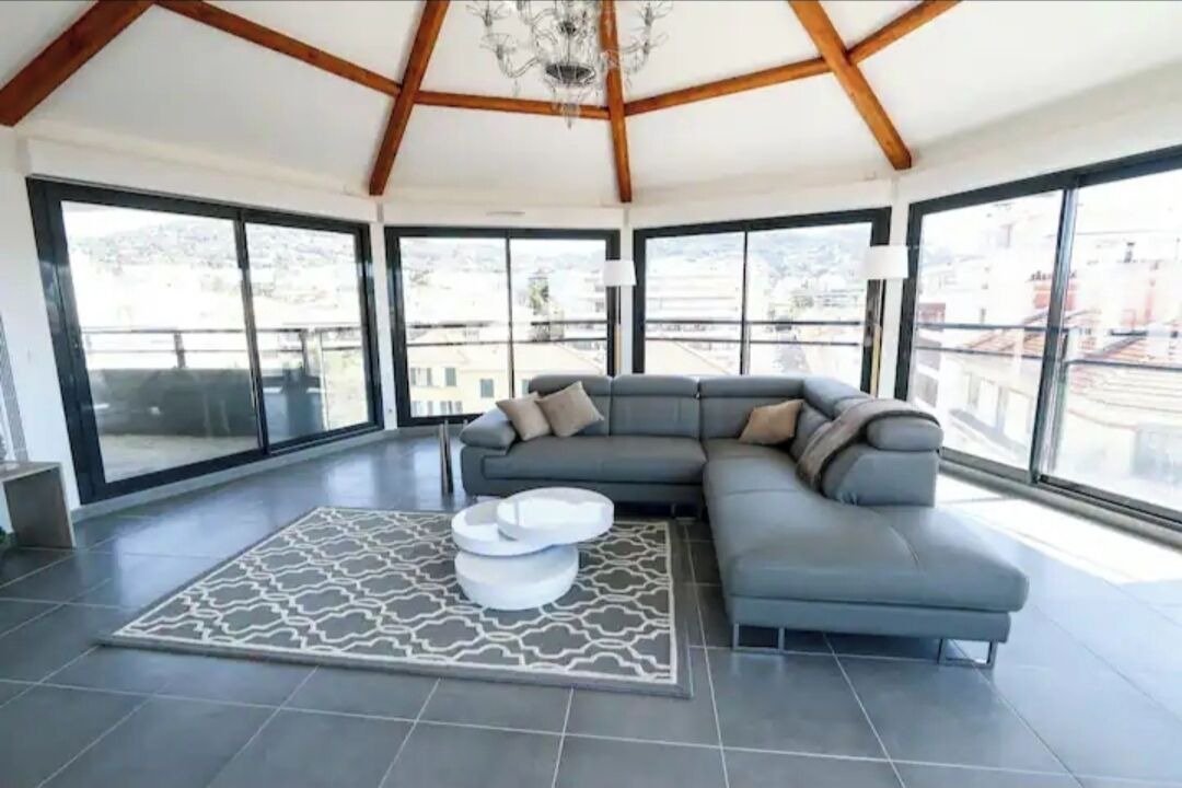 Photo of Livingroom in Prado - Republique
