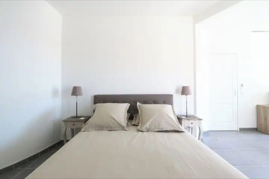 Photo of Bedroom in Prado - Republique