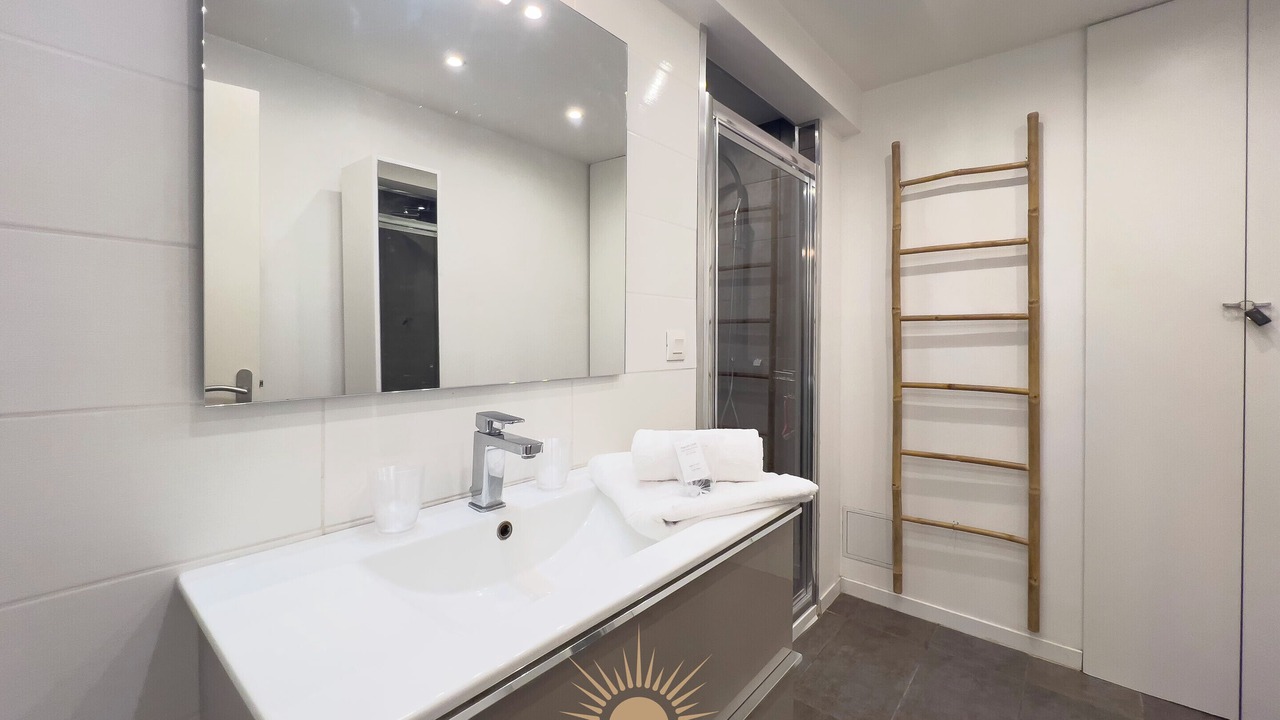 Photo of Bathroom in Riou - Petit Juas - Av de Grasse