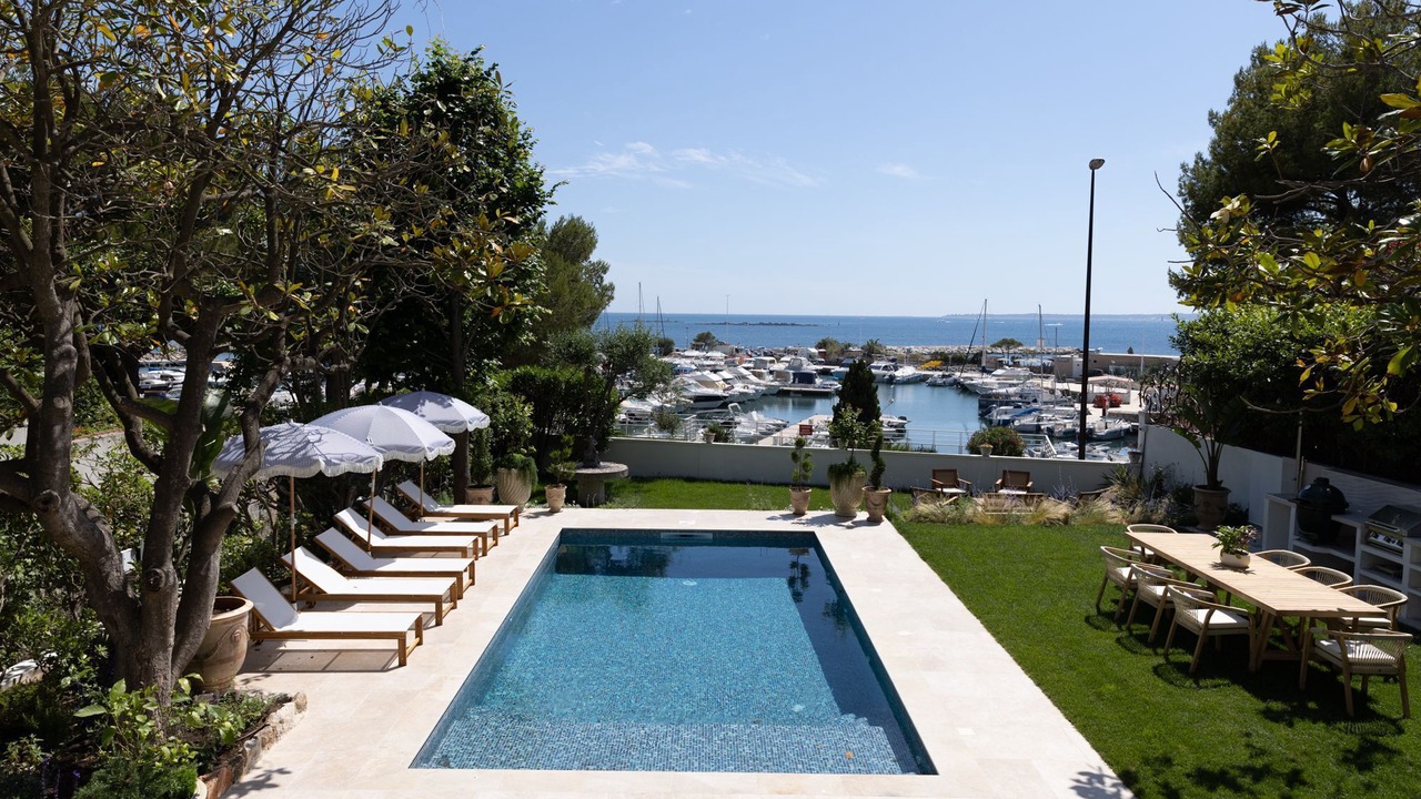 Photo of Outdoor in California - Pezou