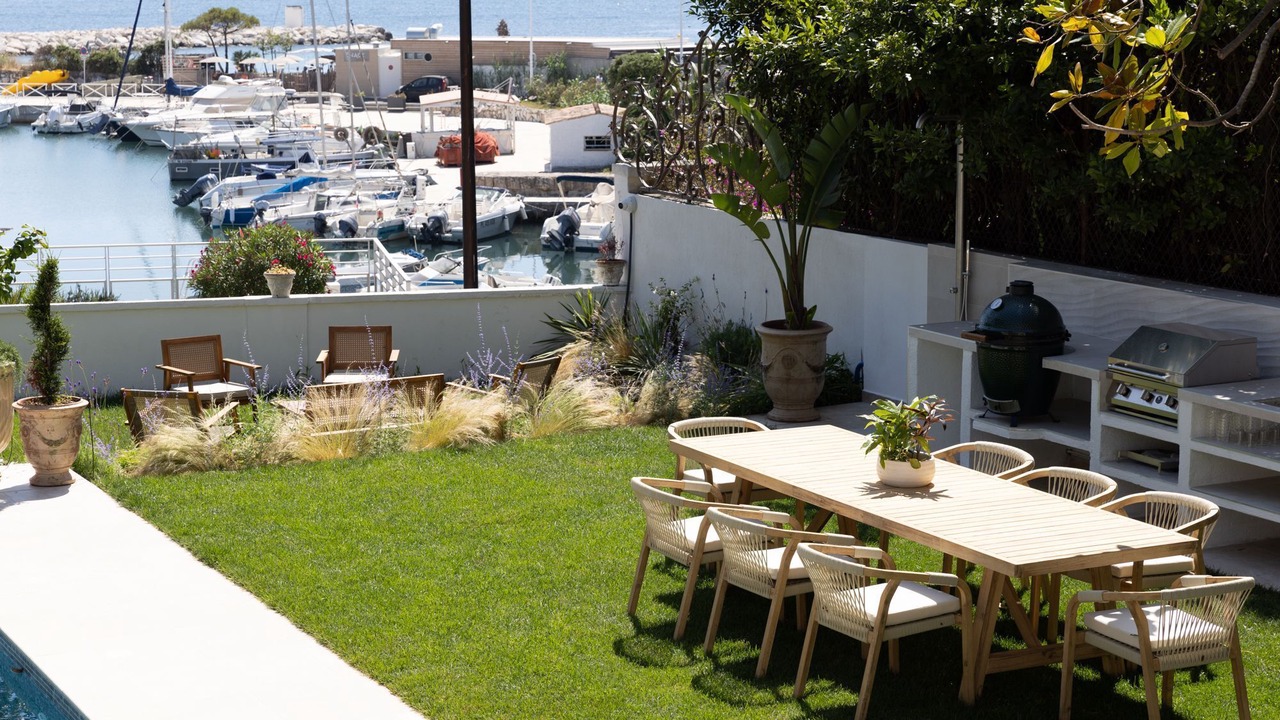 Photo of Outdoor in California - Pezou