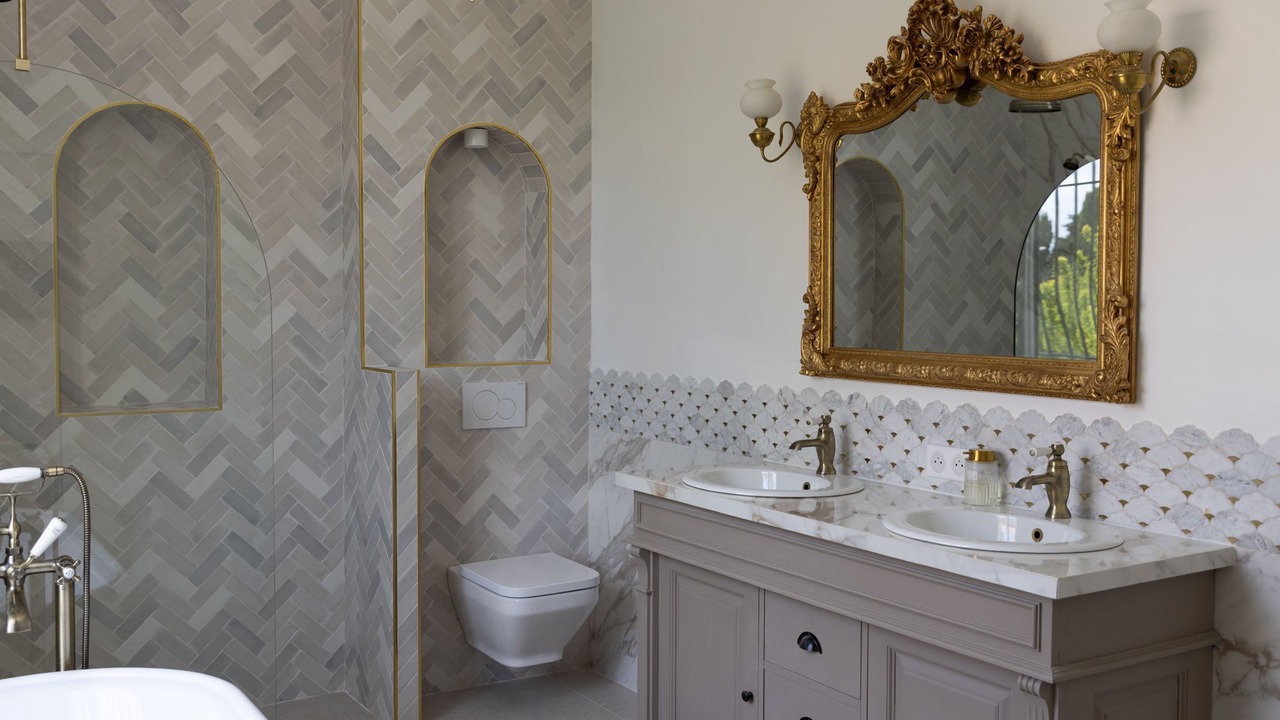 Photo of Bathroom in California - Pezou