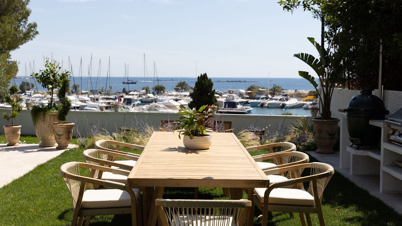Photo of Outdoor in California - Pezou