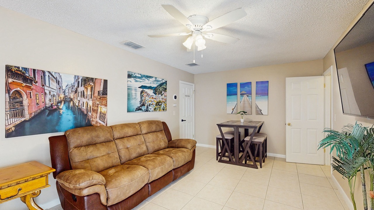 Photo of Livingroom in Longwood