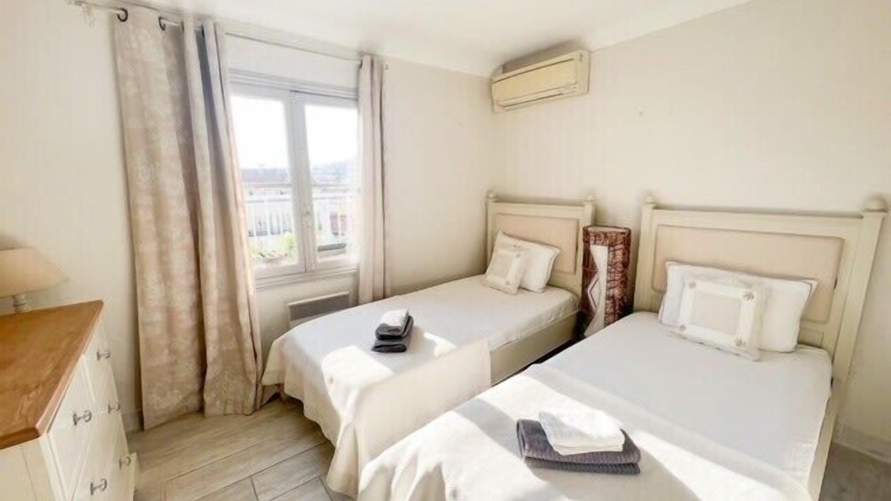 Photo of Bedroom in Cannes City Centre