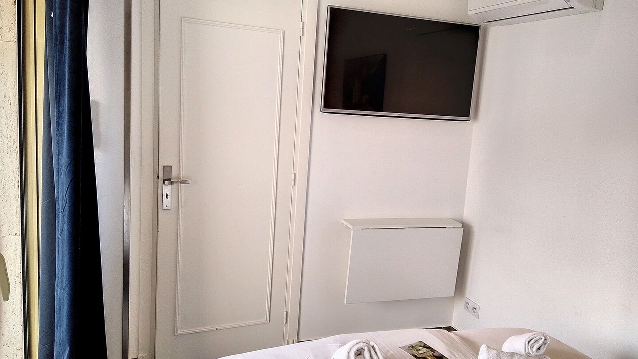 Photo of Bedroom in Juan-les-Pins
