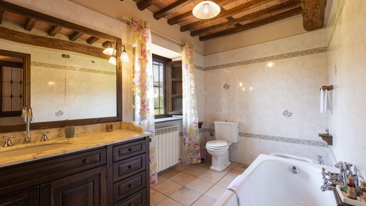 Photo of Bathroom in Leccio