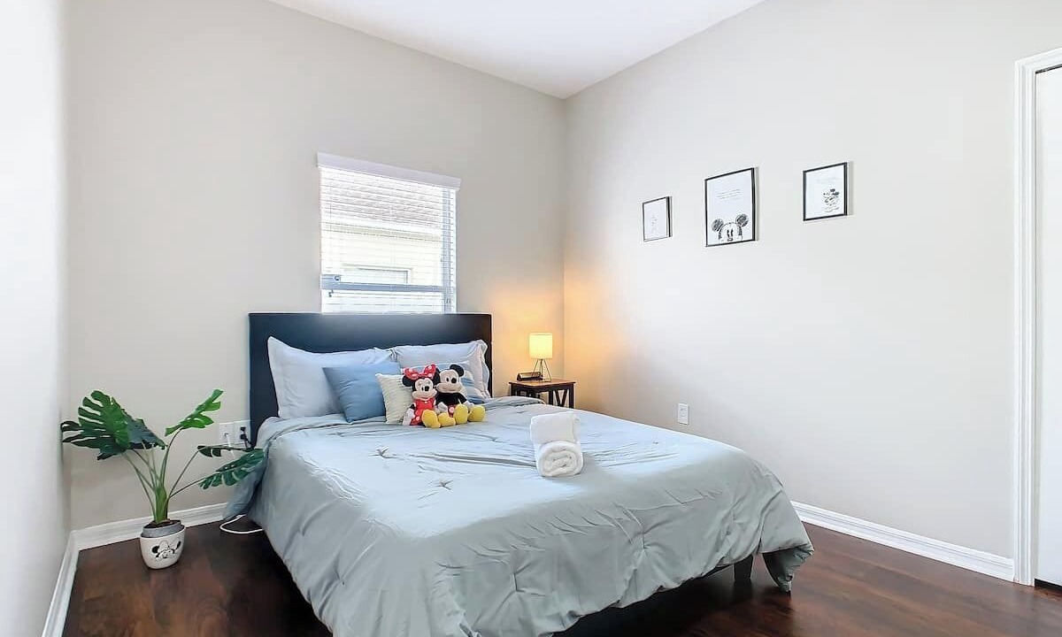 Photo of Bedroom in Crescent Lakes