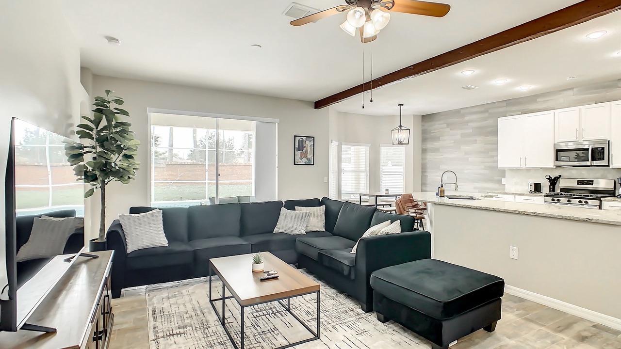 Photo of Livingroom in Crescent Lakes