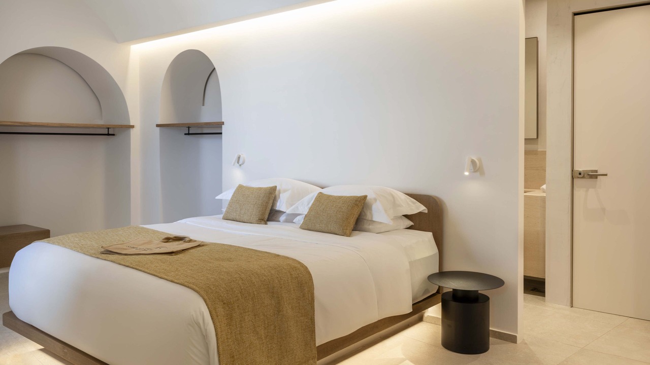 Photo of Bedroom in Oia