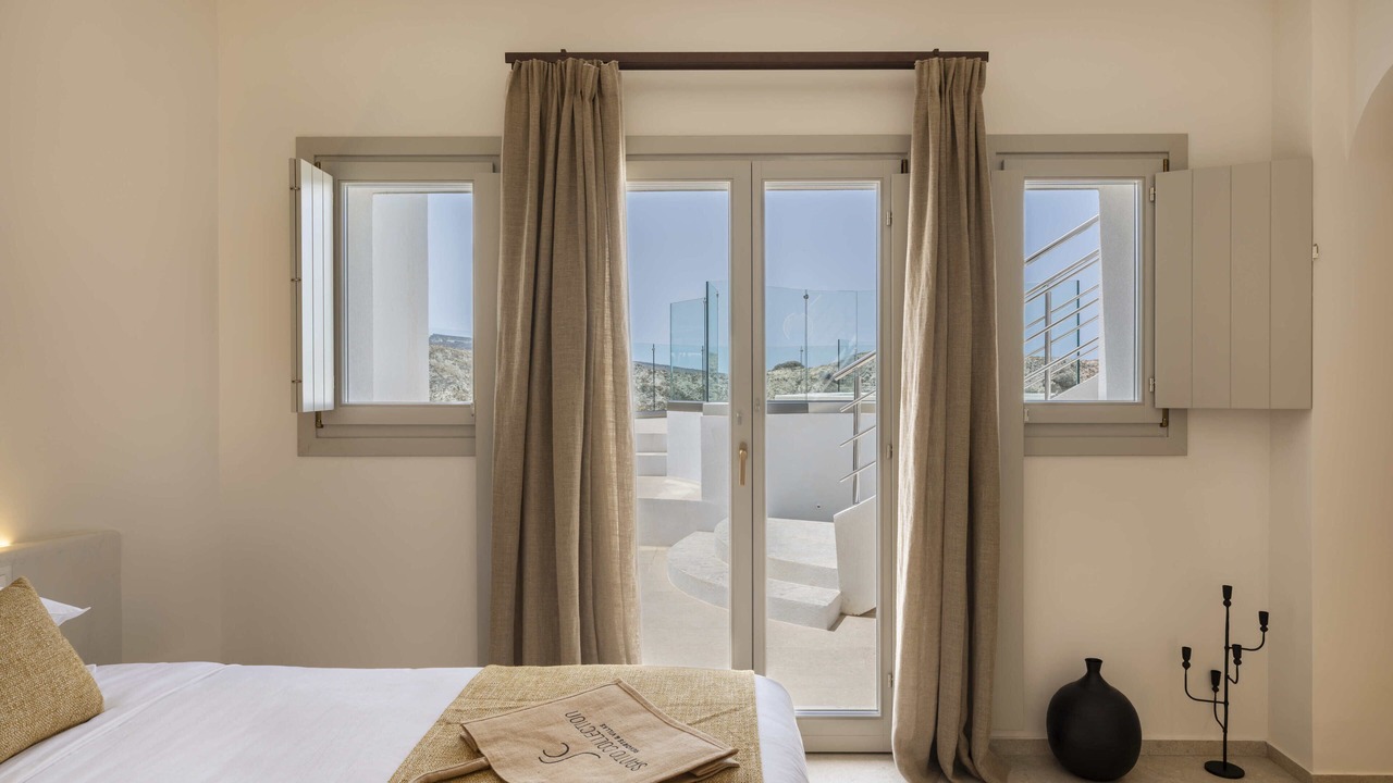 Photo of Bedroom in Oia