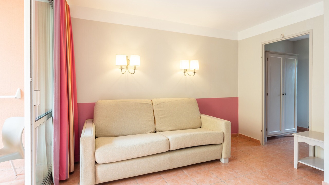 Photo of Bedroom in Mandelieu-La-Napoule