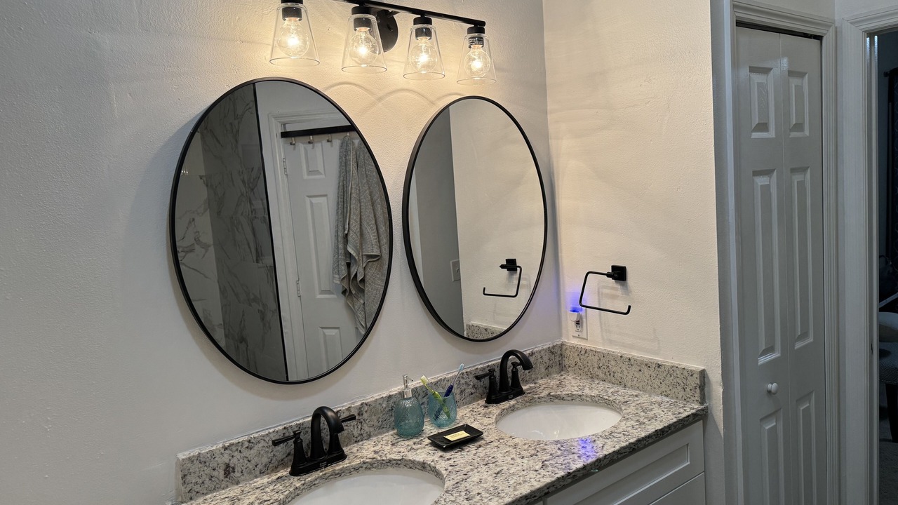 Photo of Bathroom in Crescent Lakes