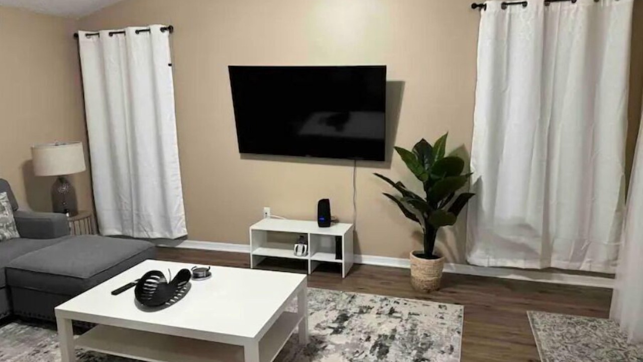 Photo of Livingroom in Crescent Lakes