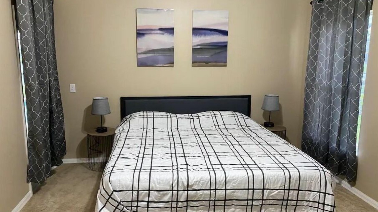 Photo of Bedroom in Crescent Lakes