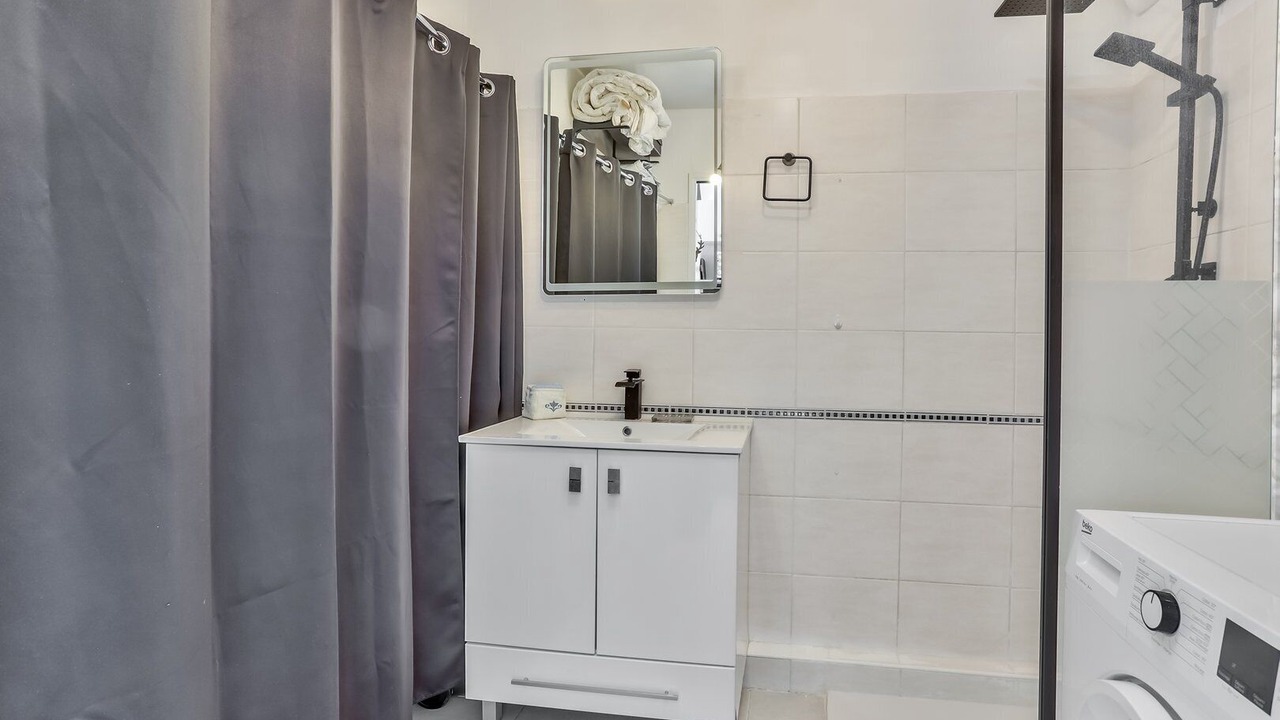 Photo of Bathroom in Saint Pierre de Feric