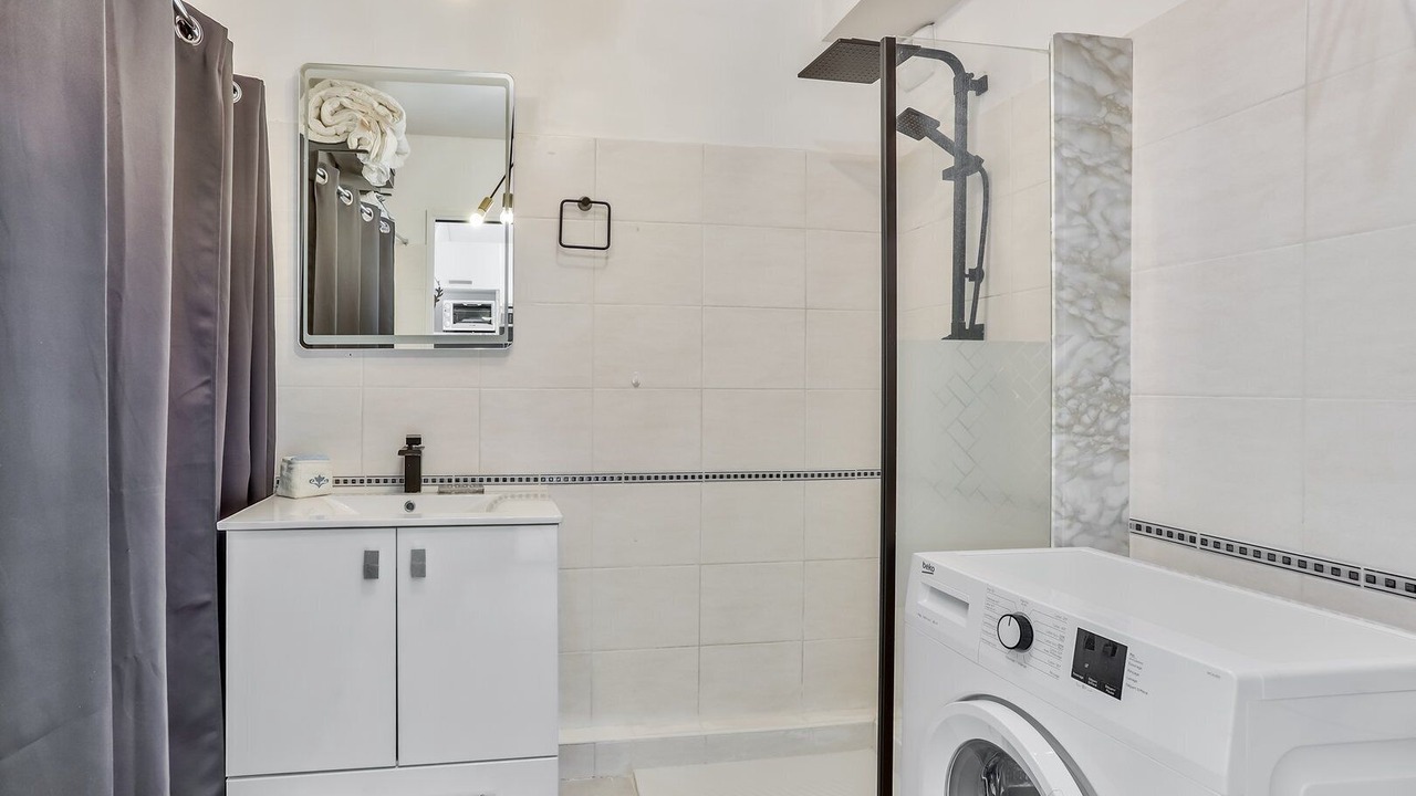 Photo of Bathroom in Saint Pierre de Feric