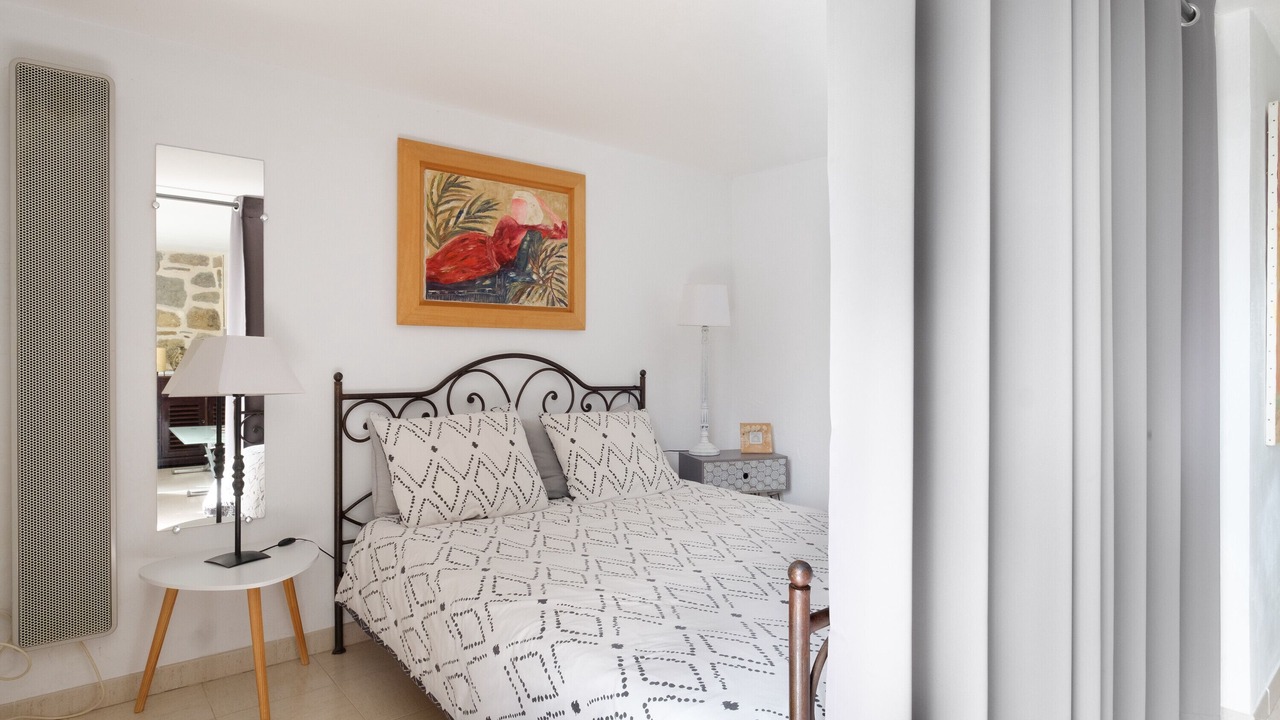Photo of Bedroom in Mandelieu-La-Napoule