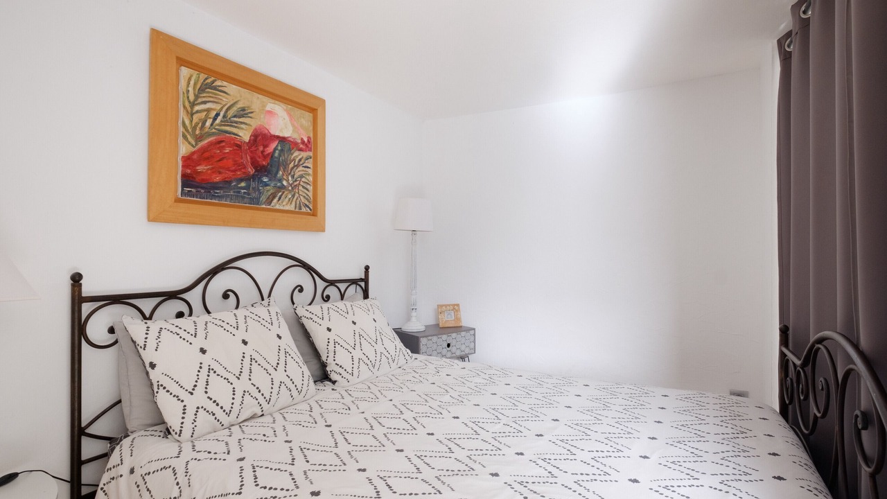 Photo of Bedroom in Mandelieu-La-Napoule