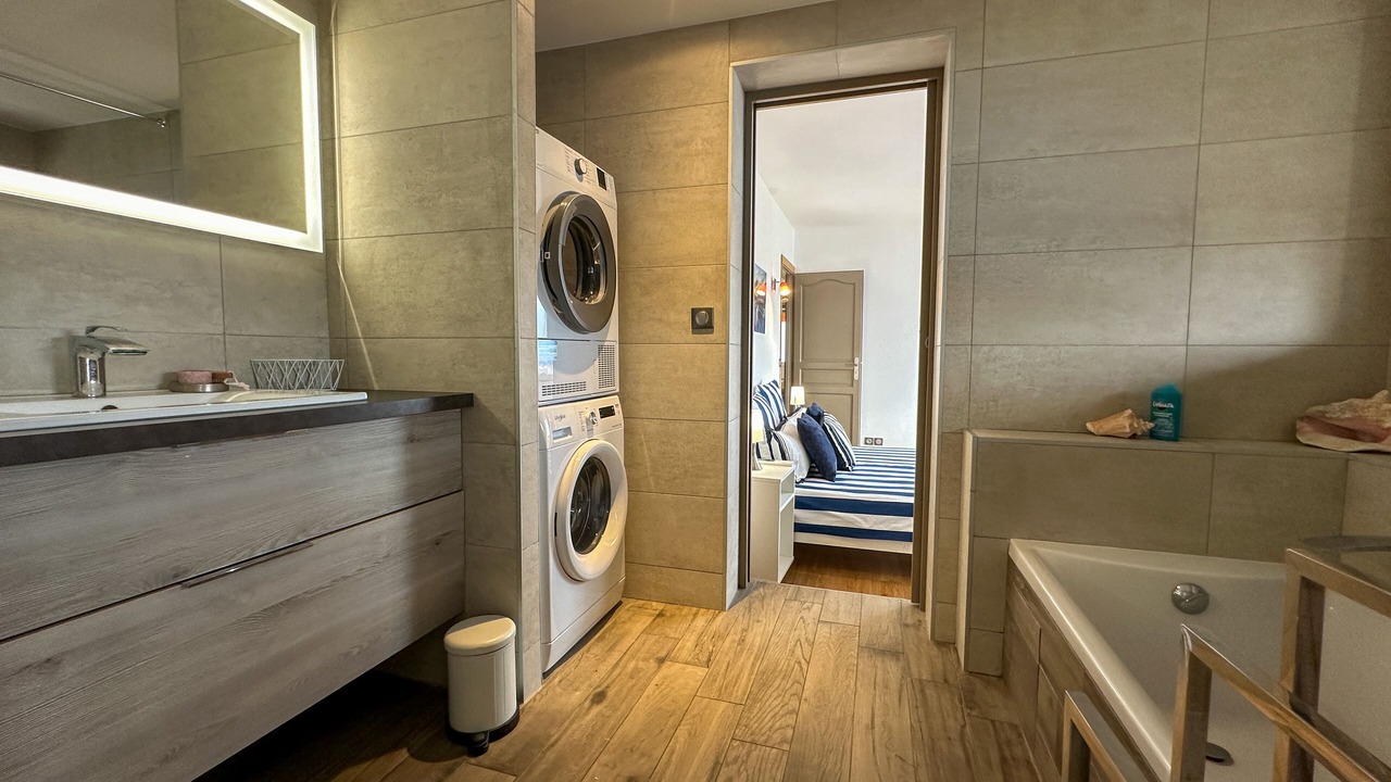 Photo of Bathroom in Antibes City Centre